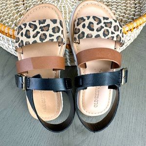 Old Navy toddler girls size 9 leopard sandals